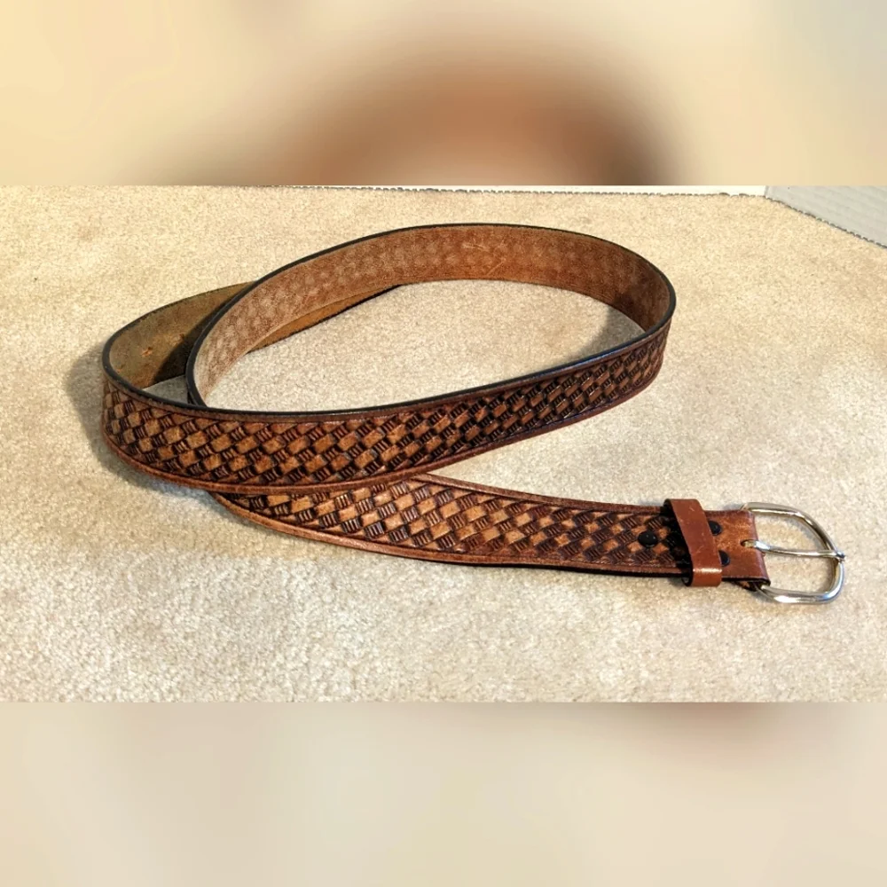 Brown belt, genuine leather,‎ carved braided pattern, silver toned buckle